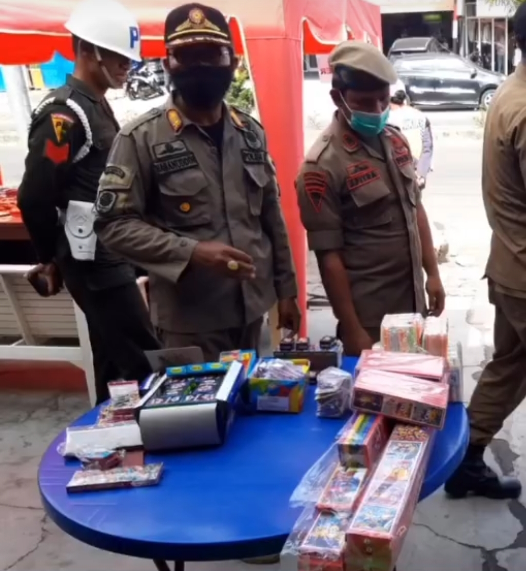 “Pengamanan” Bulan Suci Ramadan, Satpol PP Razia Warung dan Penjual Merecon