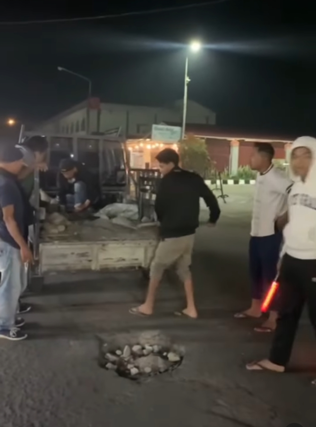 Penjabat Mirzuan Tanpa Kebijakan, Jalan Berlubang Masih di Biarkan