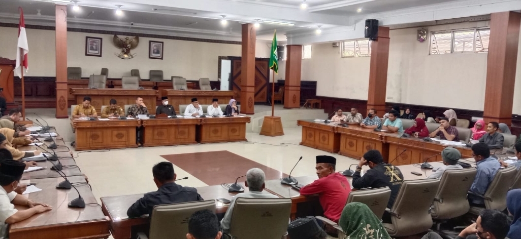 Pilu, Puluhan Dosen UGP Terus Menuntut Gaji Belum di Bayar