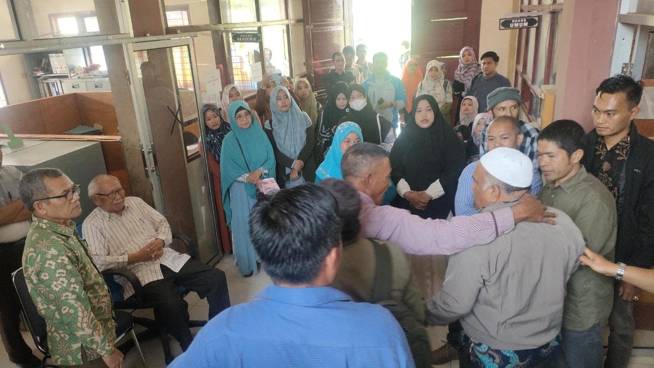 Rektor Elliyin “Buang Badan” Terkait Penonaktifan, Dosen: ESDM Elliyin Rendah