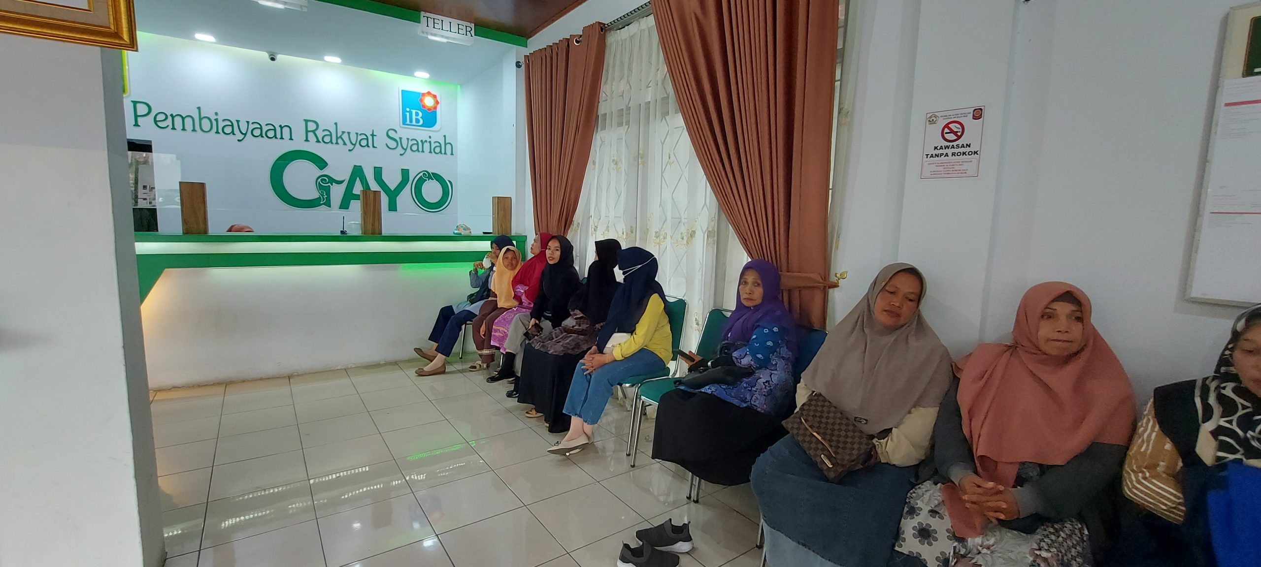Plt Direktur Utama BPRS Mulyati “Bungkam” Saat di Konfirmasi Wartawan