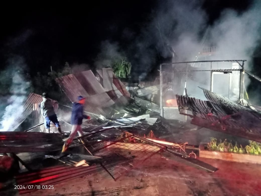 Rumah Gunawan Hangus Terbakar di Kebayakan