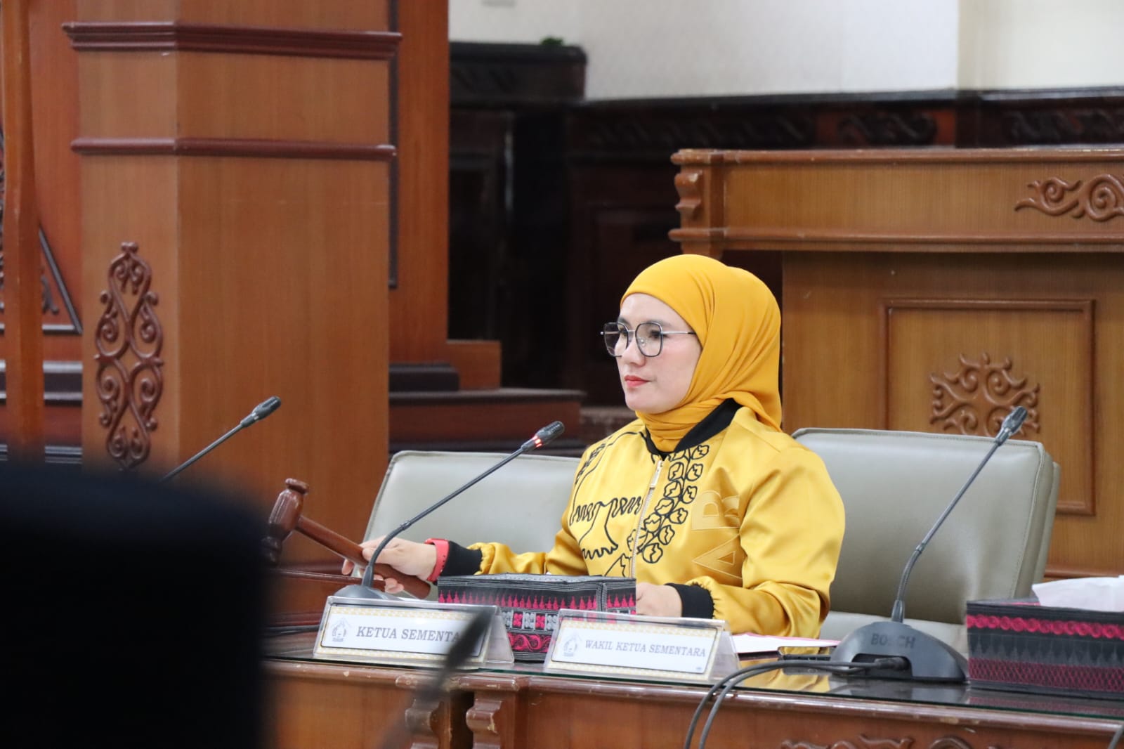 Fitriana Mugie “Genggam” SK Pimpinan DPRK Dari DPP Partai Golkar