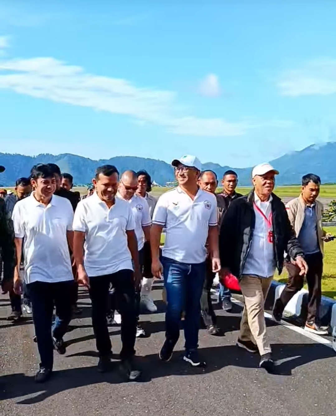 Ponakan Presiden Terpilih Prabowo Subianto, Aryo di Sambut Shabela Abubakar di Bandara Rembele