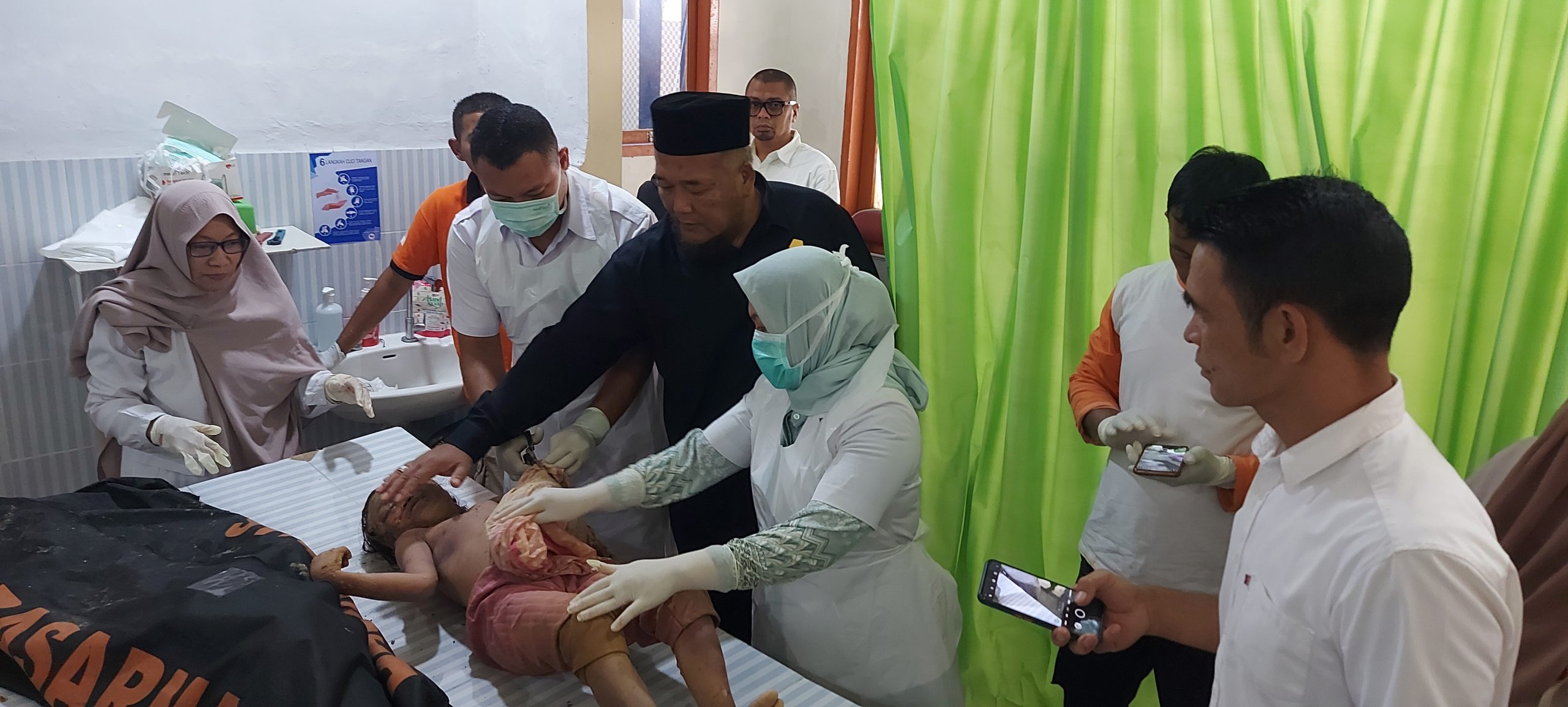 Wakil Ketua DPRK H.Hamdan Datanggi Rumah Sakit Lihat Korban Longsor