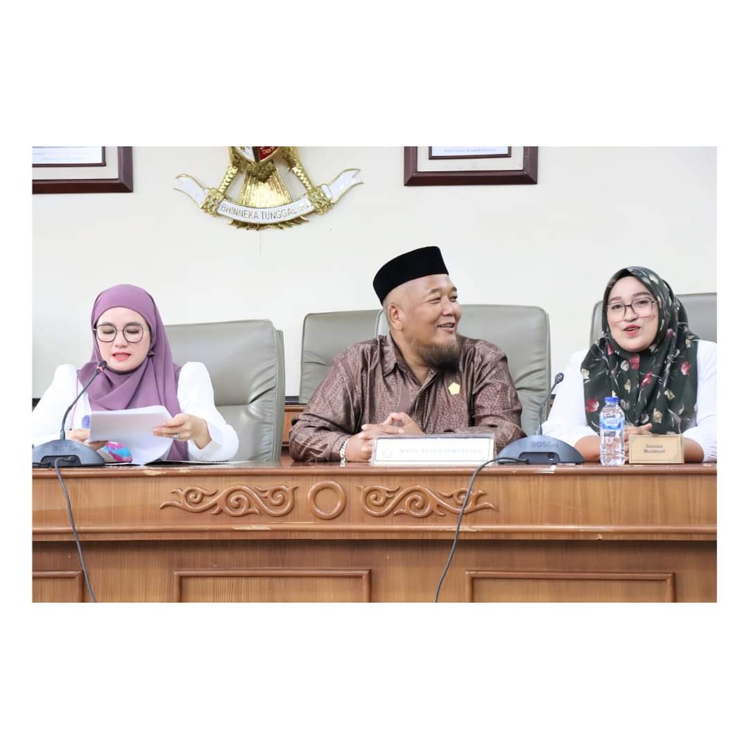 Tiga Pimpinan DPRK Aceh Tengah, Senyam-Senyum Jelang Pelantikan Esok