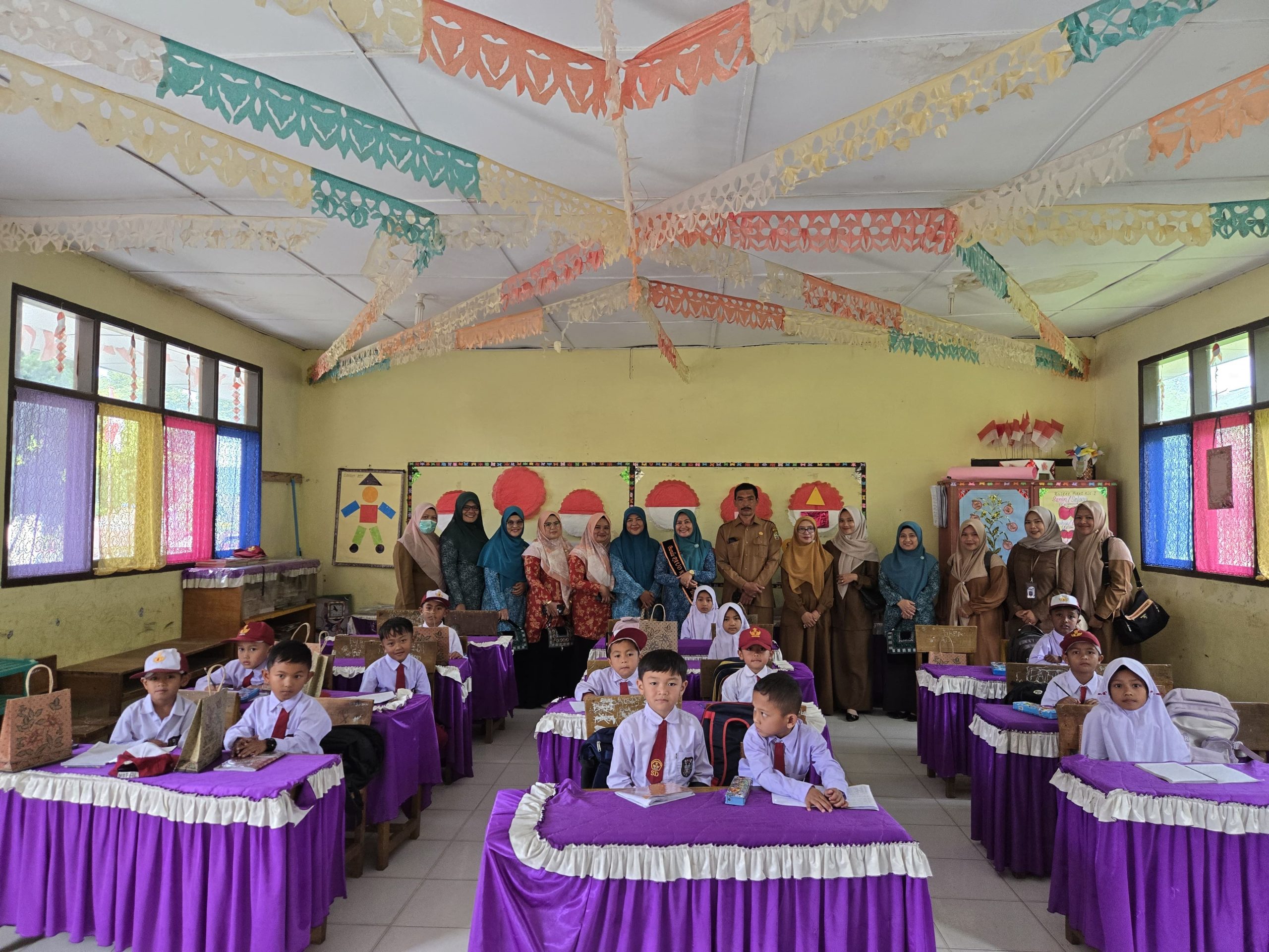 Istri Penjabat Bupati, Ummu Hanik Kunjunggi Sekolah dan Posyandu, Harapkan Semua Peduli Stunting dan Pentingnya Pendidikan Dini