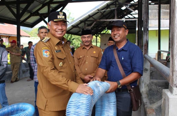 Bupati Subhandhy Serahkan 34 Unit Pompa Air, Mendukung Perluasan Areal Tanam dan Ketahanan Pangan