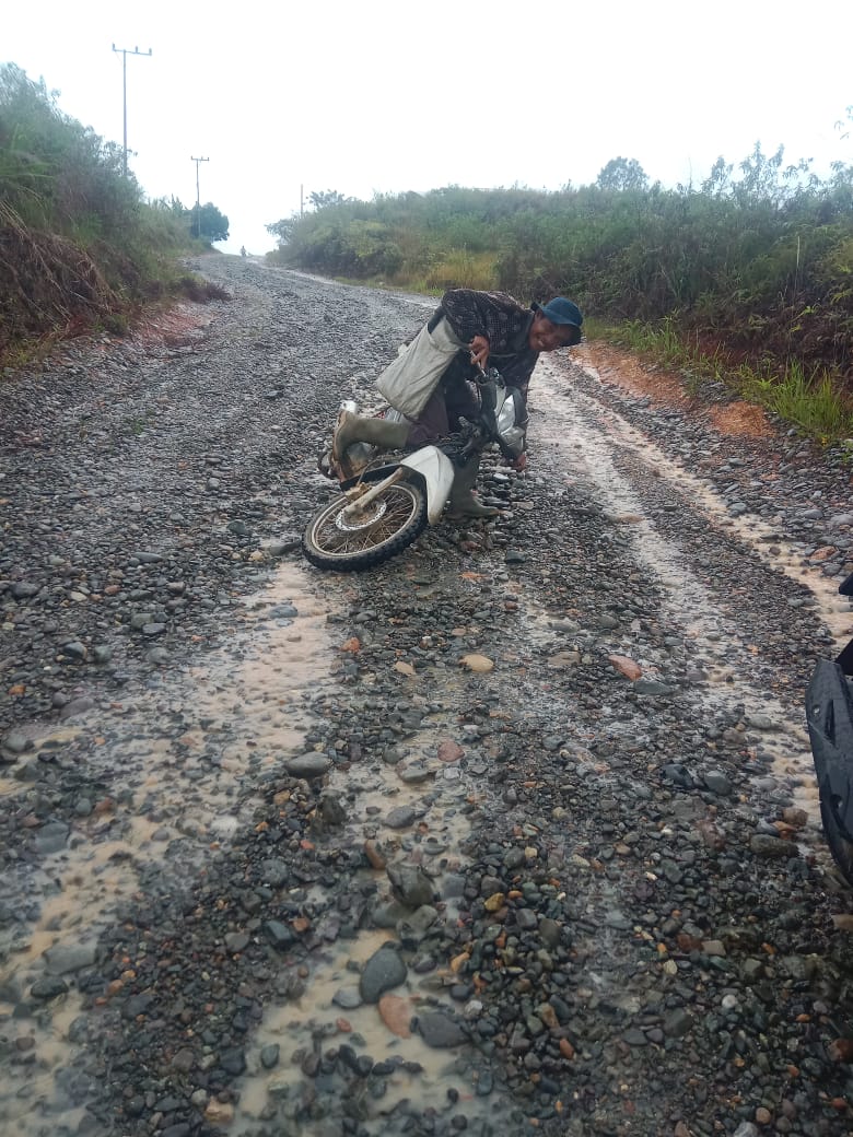 Warga Kepala Akal Atu Lintang, Minta Pemerintah Aceh Tengah Perhatikan Sarana Jalan