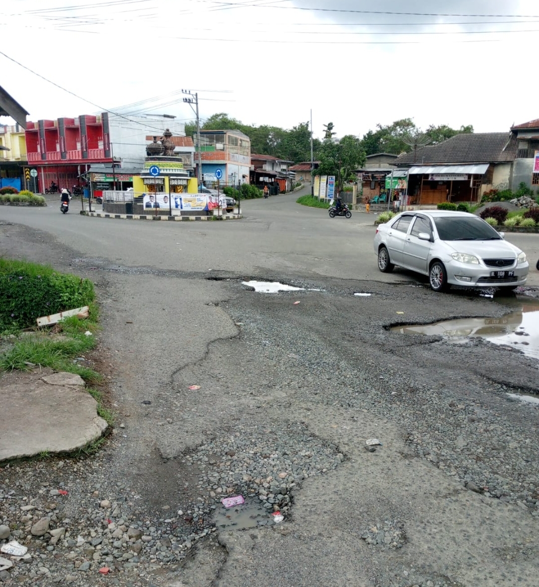 Terkait Badan Jalan Berlubang, Pelaksana Akan Segera Memulai Kegiatan Pemotongan Atau Cutting
