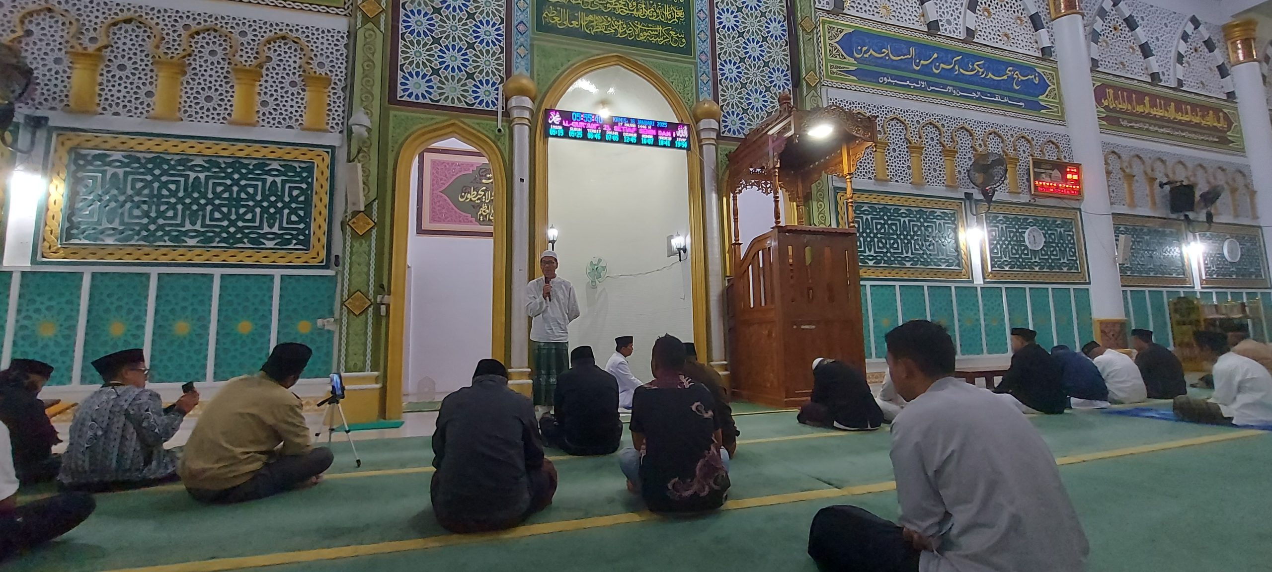Kuliah Subuh Jamaah Masjid Agung Ruhama Takengon, Ridwan Kari “Kita Hidup Untuk Kehidupan Akhirat, Berbuat Baiklah”