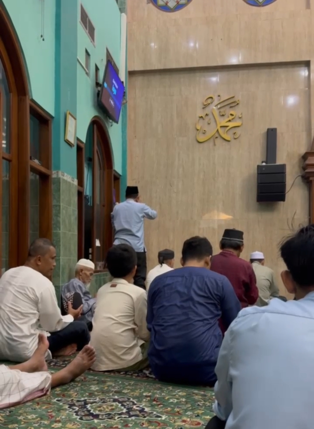 Sudah Menjadi Kebiasaan Bupati Haili Yoga Menjadi Muazin, Bahkan Di Arafah Saat Haji