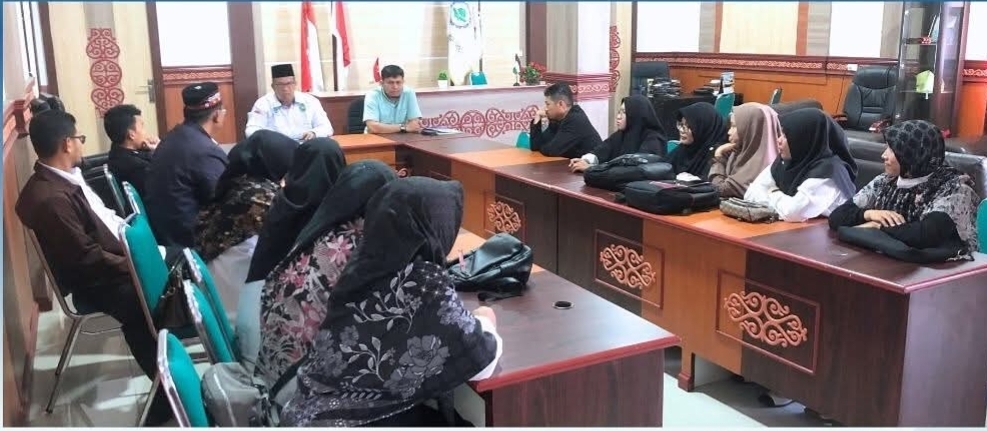 Rektor IAIN Prof Ridwan Serahkan Sertifikat, Harapkan Kejenjang Doktoral