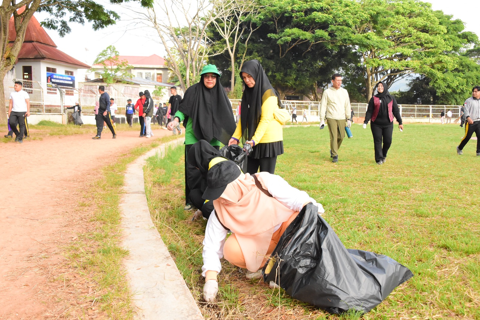 Bupati Haili Yoga  “Kepala Sekolah Harus Ingatkan Siswa Akan Kebersihan Fasilitas Ruang Publik”