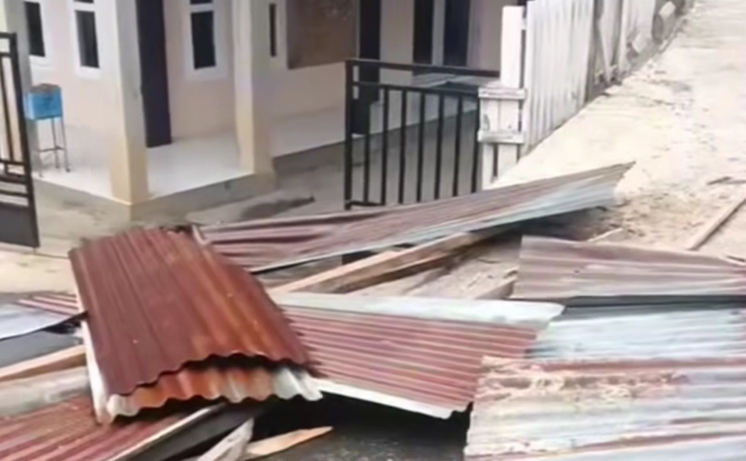 Aceh Tengah Dilanda Angin Kencang, Seng Rumah Warga Berterbangan