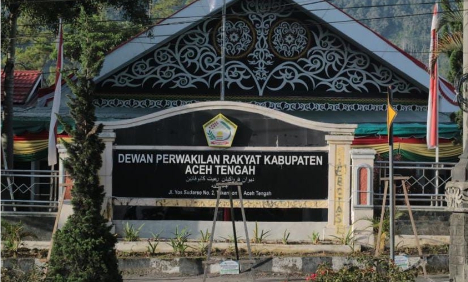Kantor DPRK dan Bupati Aceh Tengah, Dijaga Ketat Tentara Nasional Indonesia (TNI) Pasca Kerusuhan Hebat di Beberapa Kabupaten dan Provinsi
