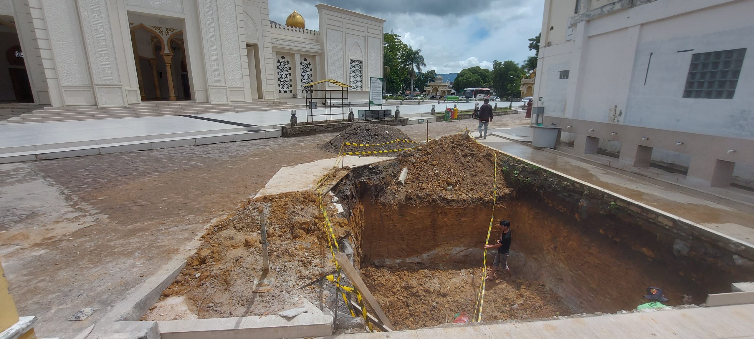 Masjid Agung Ruhama Gali Bak Penampung Air Raksasa di Bagian Barat