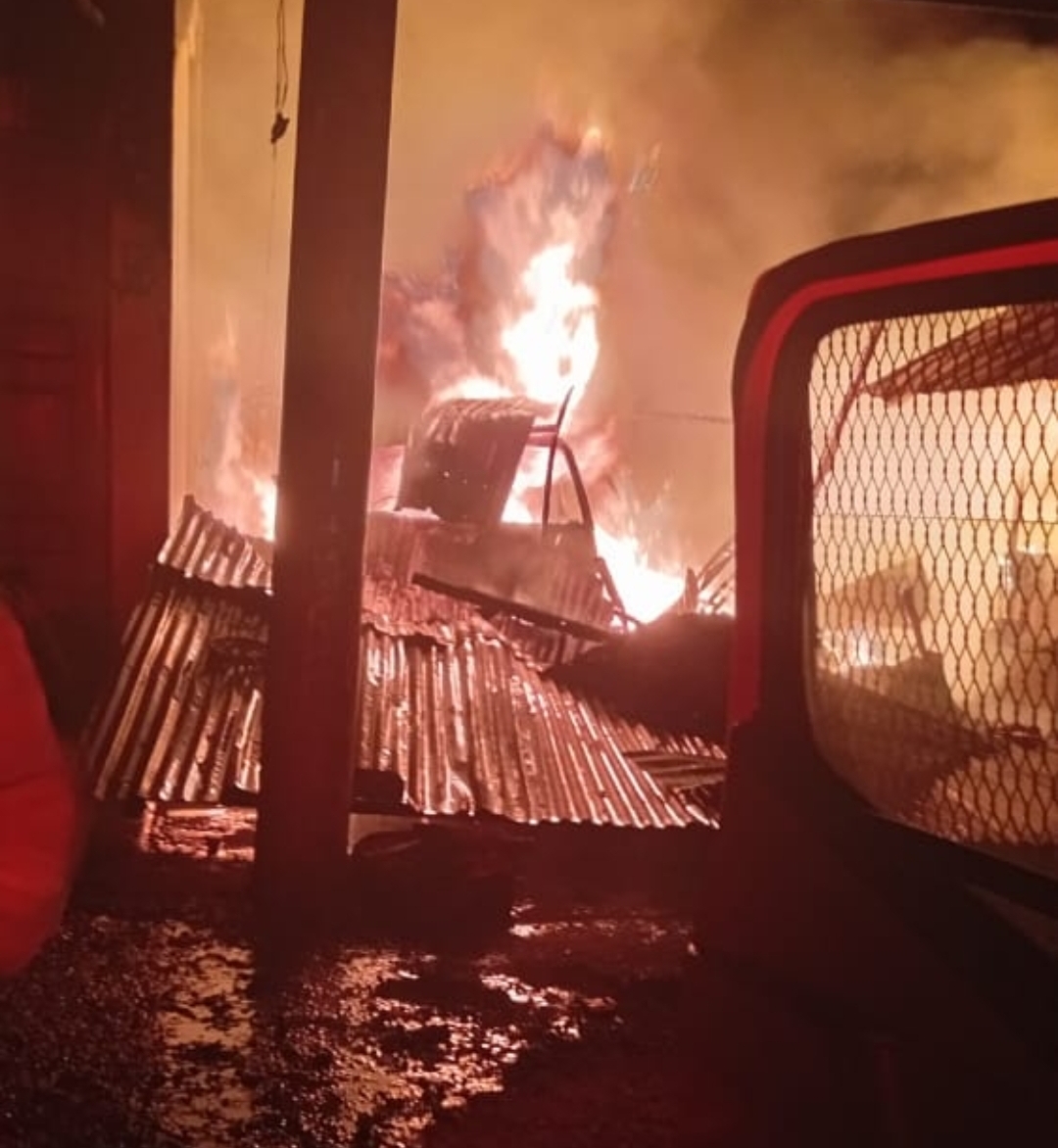 Subuh Duka, Rumah Ahmadin Terbakar Bersama Mobil dan Bahan Bangunan