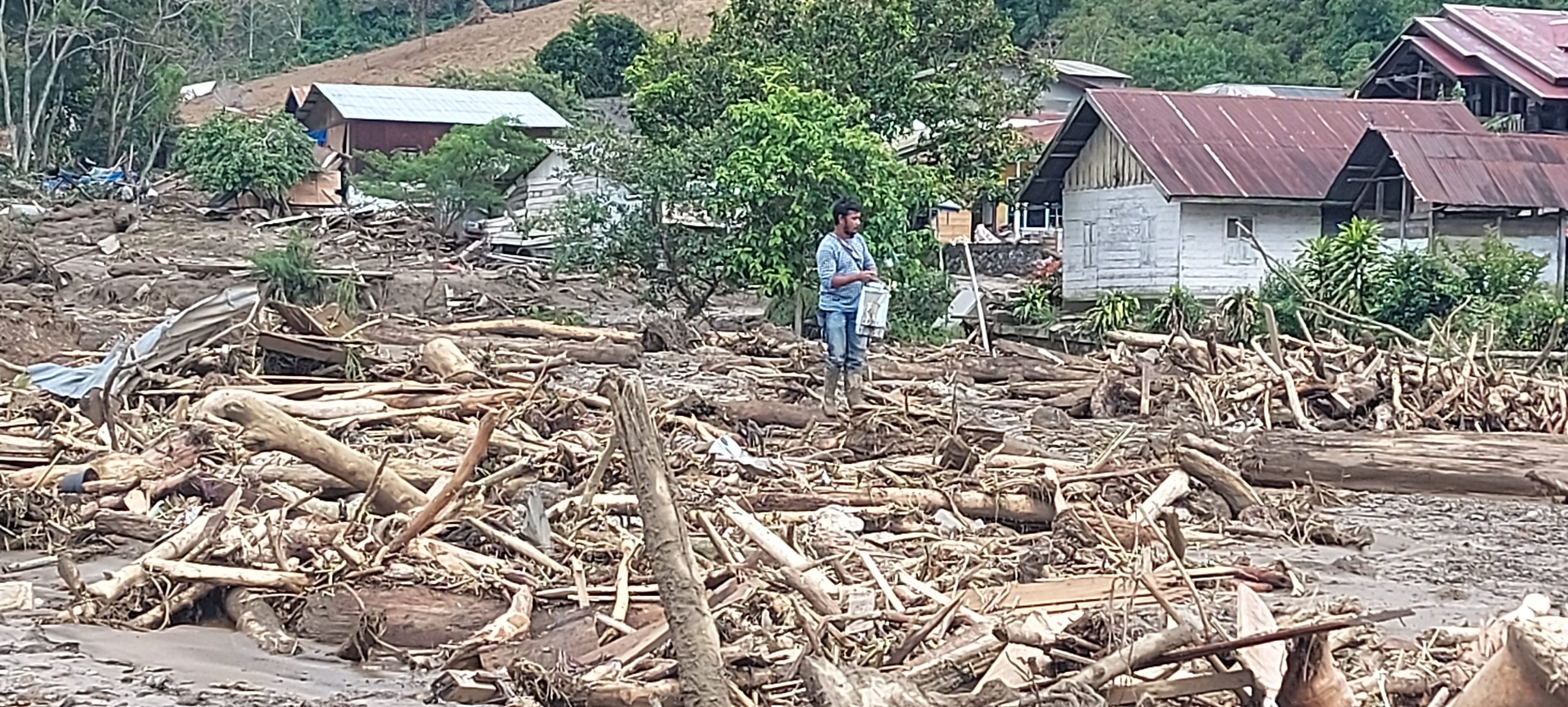 Aceh Tengah Terisolir, Listrik Padam, Air Bersih Nihil Pasca Longsor, 6000 Warga Lebih Mengungsi