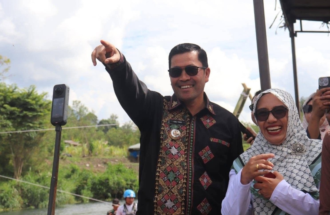 Peringati Hari Lahir, Risnawati Haili Yoga Bagi-Bagi Tali Asih dan Sampaikan Nasihat Bupati, “Surga itu luas, tidak mungkin kita sendiri masuk kedalamnya,  harus bersama-sama”.