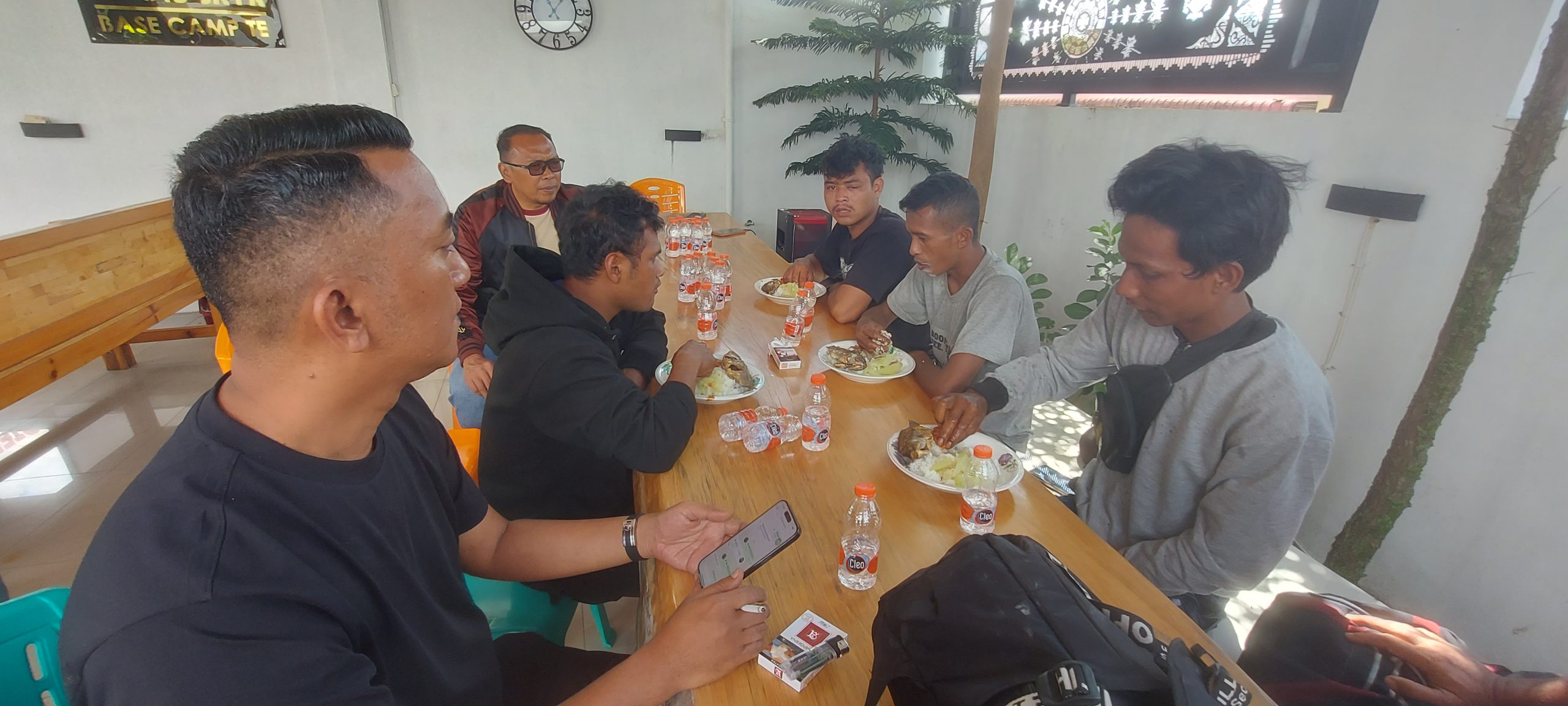 Empat Warga Karang Ampar “Keluar” Kampung Gerilya Sembako Terdampar di Base Camp 813 Jaya