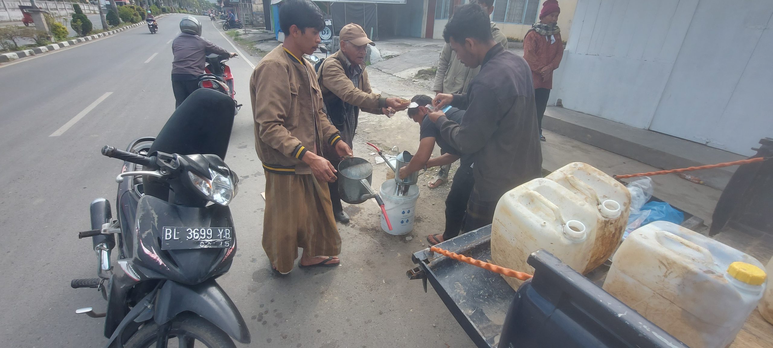 Ramai- Ramai Mendadak Menjadi “Toke Minyak” Di Tengah Bencana Alam