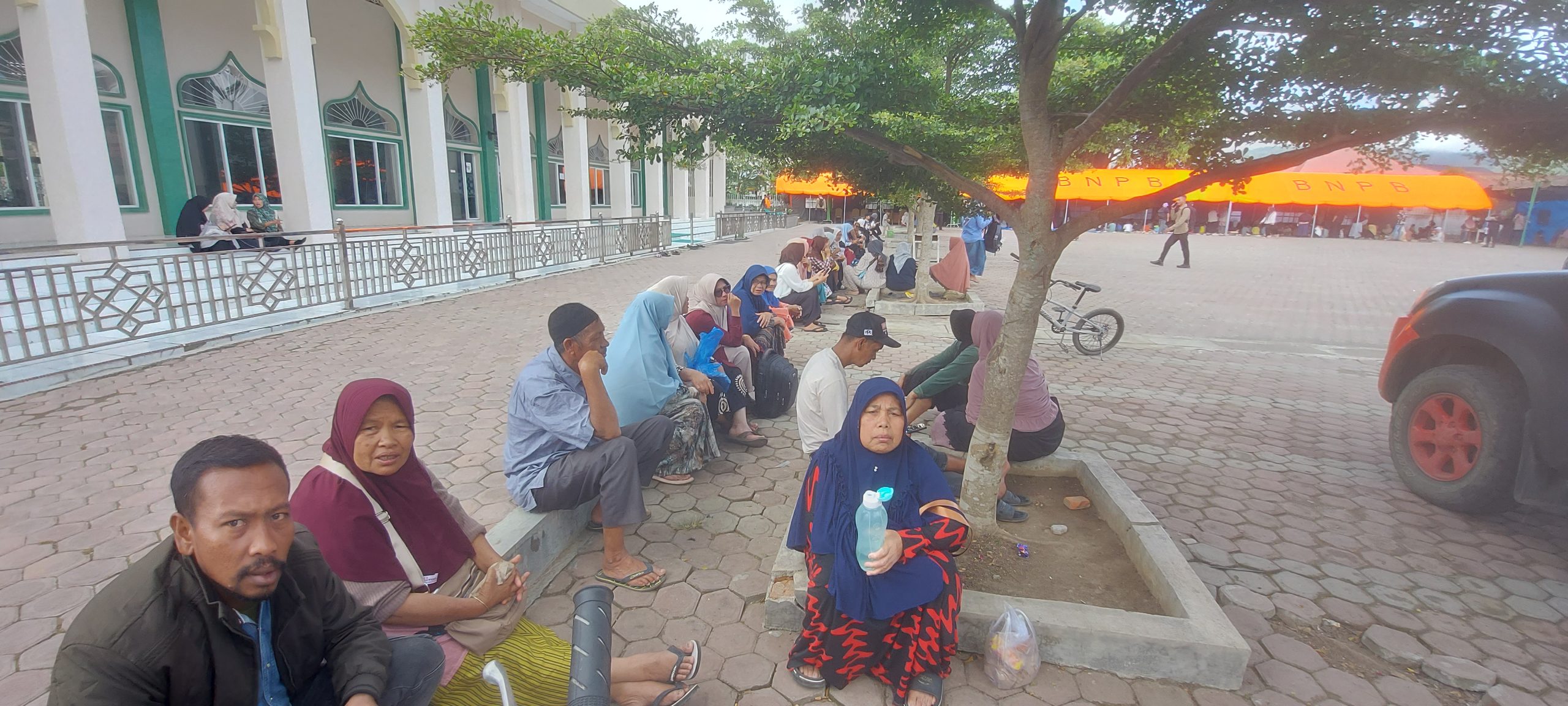 Warga di Pengungsian Masjid Al-Abrar Kebayakan Antusias Menunggu Presiden Prabowo Subianto