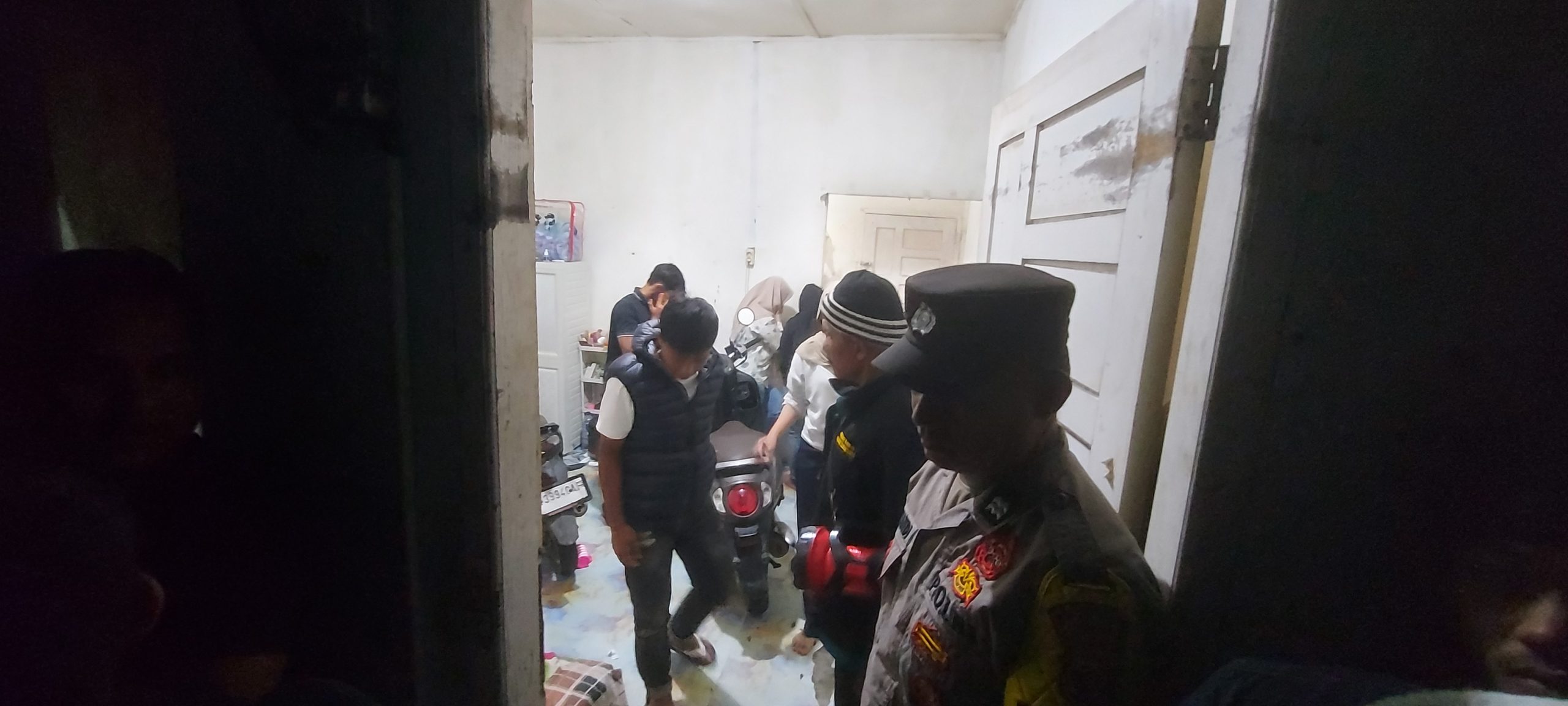 Lima Perempuan dan Tiga Lelaki Sedang Teler di Grebek Warga Simpang Empat Bebesen