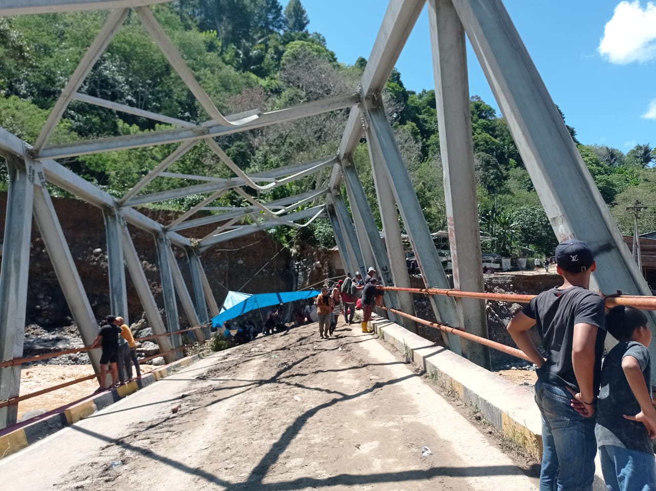 Ribuan Warga Terisolasi Akibat Longsor Beruntun di Kecamatan Rusip Antara