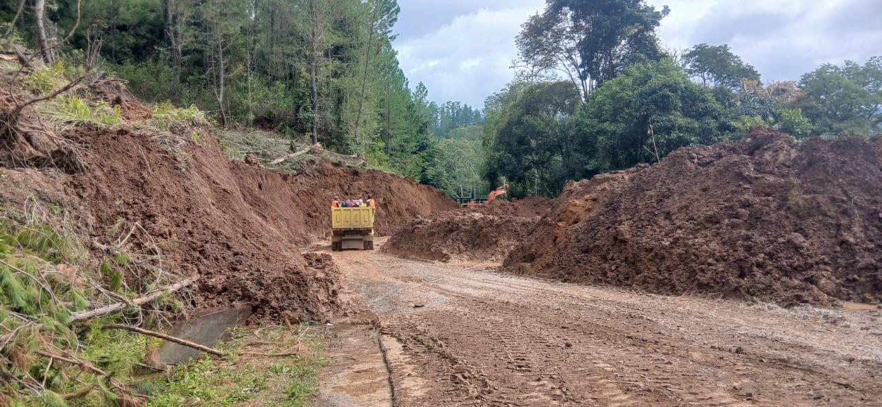 Jalur Pegasing – Isaq Pekan Ini Sudah Bisa Dilalui Kendaraan, Mashuri, “Pengerjaan Berulang Karena Tanah Kembali Jatuh”