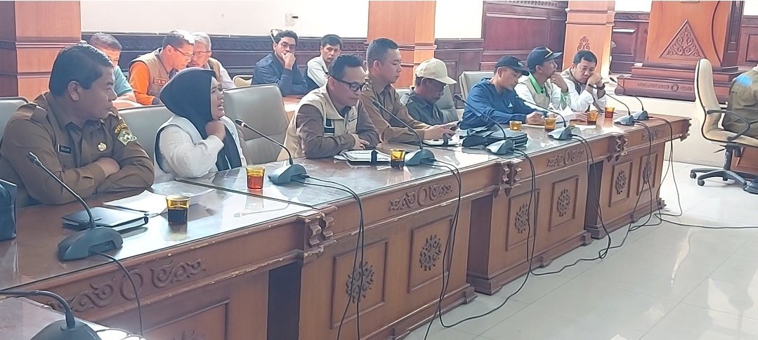 Isak Tangis Noviarni Kepala Puskesmas Bintang, “Pasien Saya Sudah Dua Malam Berjalan Belum Sampai”