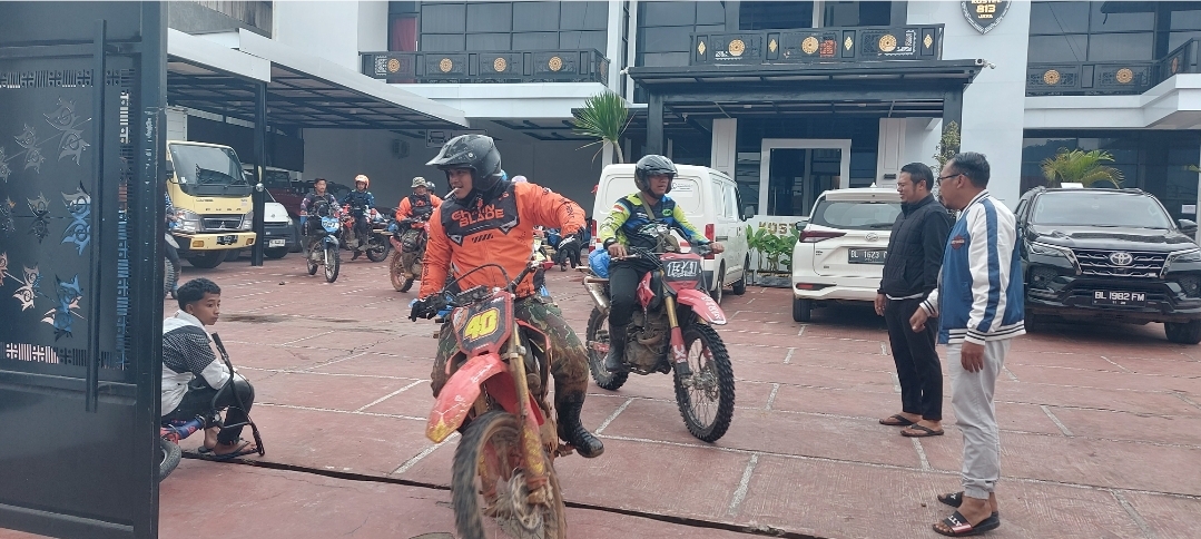 Tim Trail Kemanusiaan Antar Sembako (Beras) H. Yudi Ke Takengon