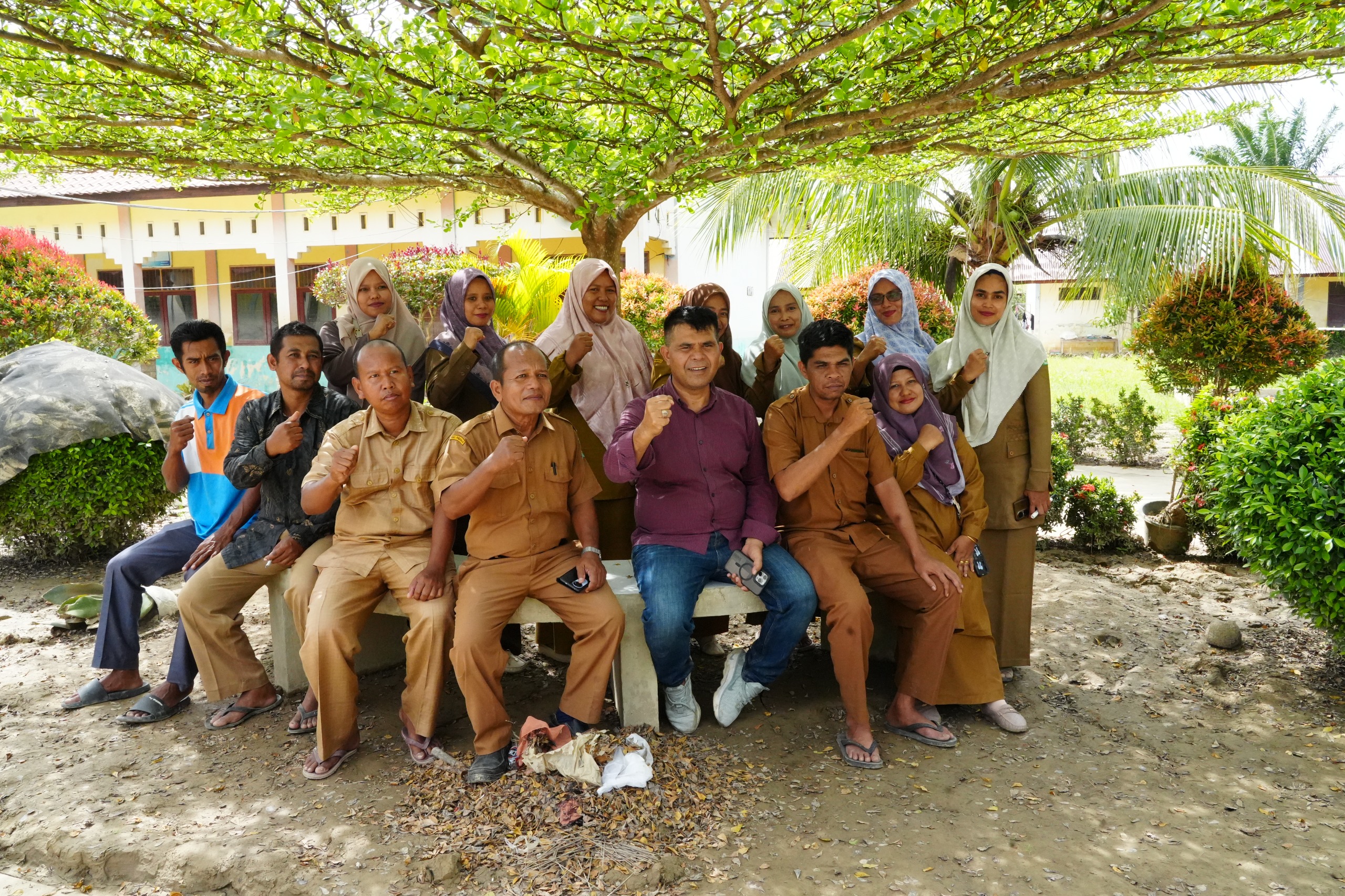 Plt. Kadisdik Aceh, Murthalamuddin Dorong Pembinaan Karakter Siswa Lewat Penghijauan Sekolah