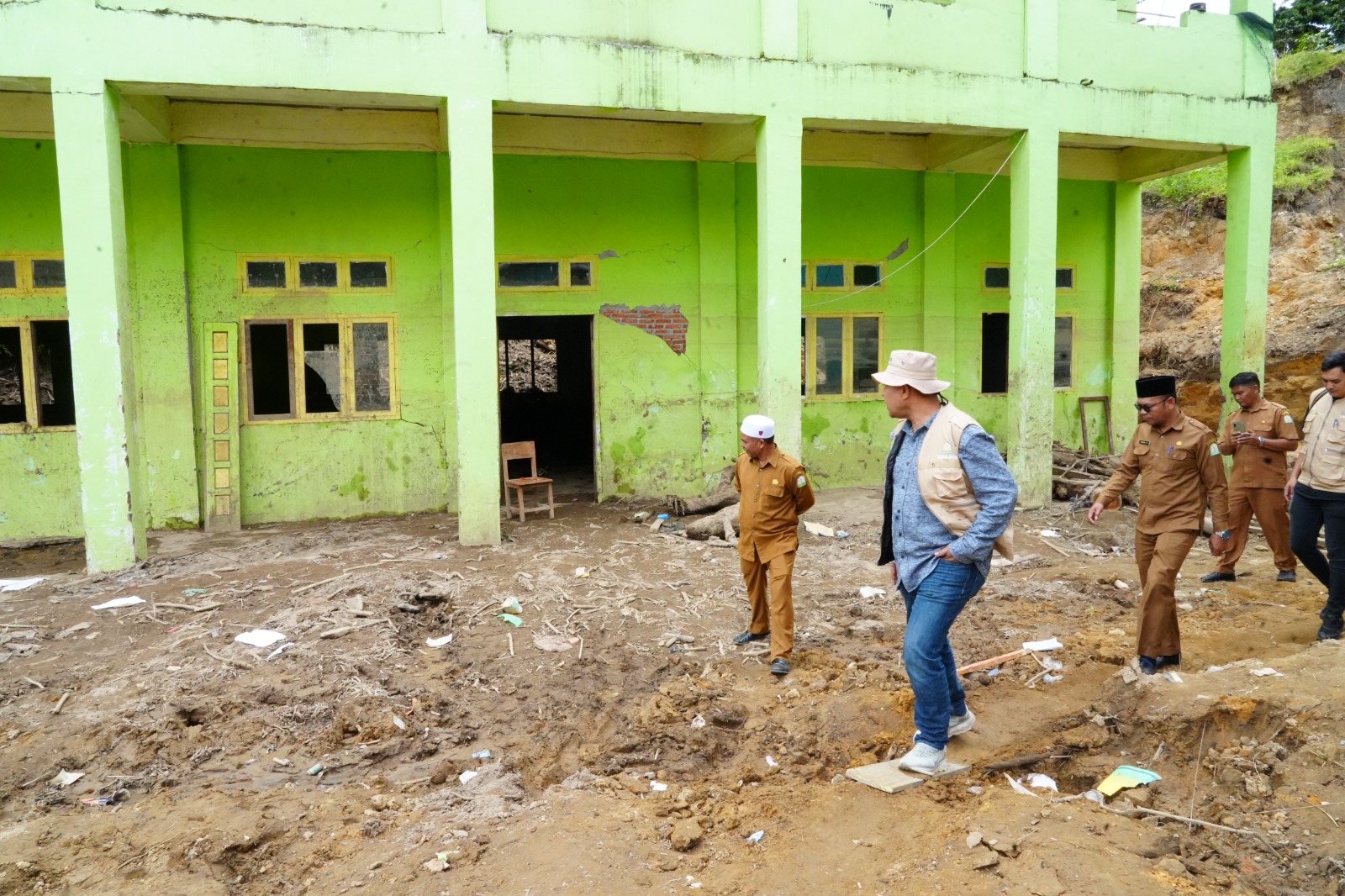 Tak Layak Lagi Digunakan, SMAS dan SMPS Bustanul Ulum Minta Pembangunan Relokasi Pasca Banjir