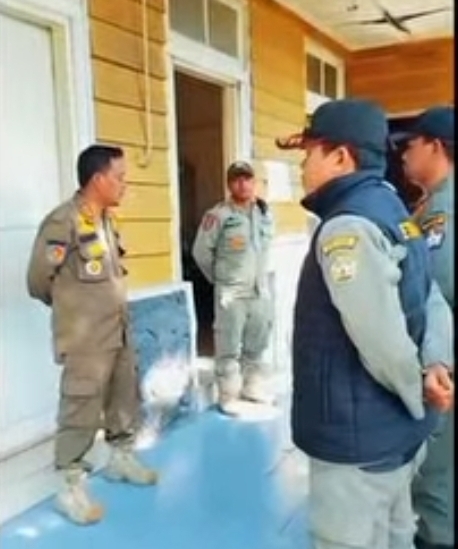 Satpol PP “Bersihkan” PKL Yang Berjualan di Areal Terlarang Untuk Keindahan Kota