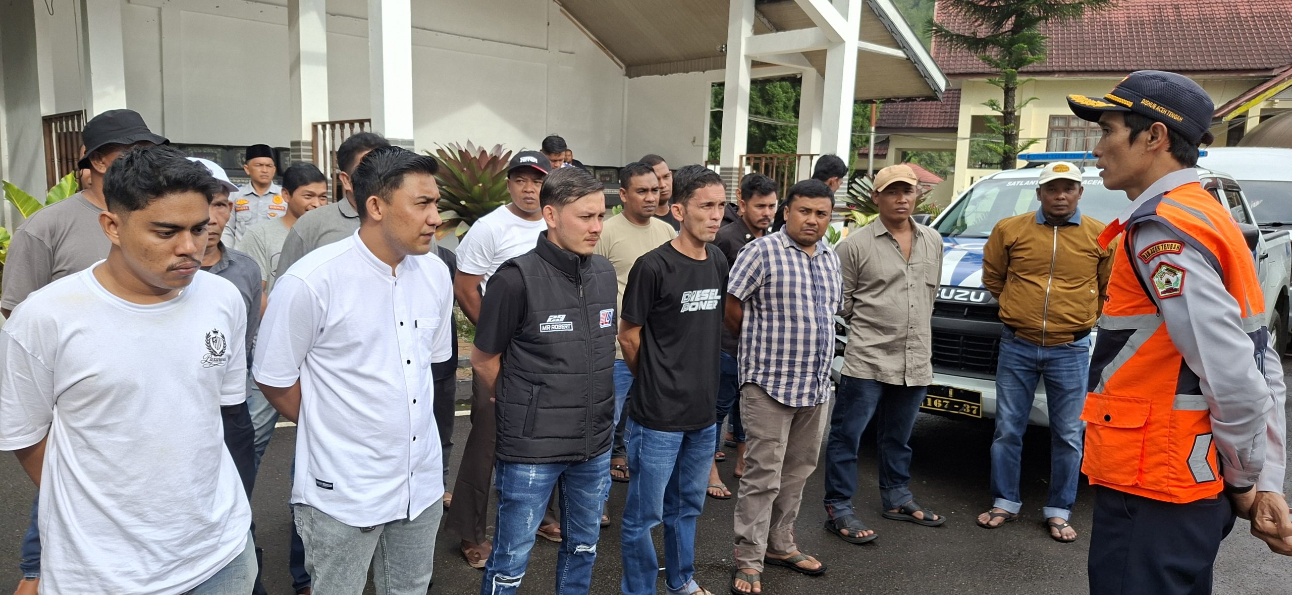Calon Jamaah Haji Sampai di Asrama Haji, Driver Haice Diperiksa Urin