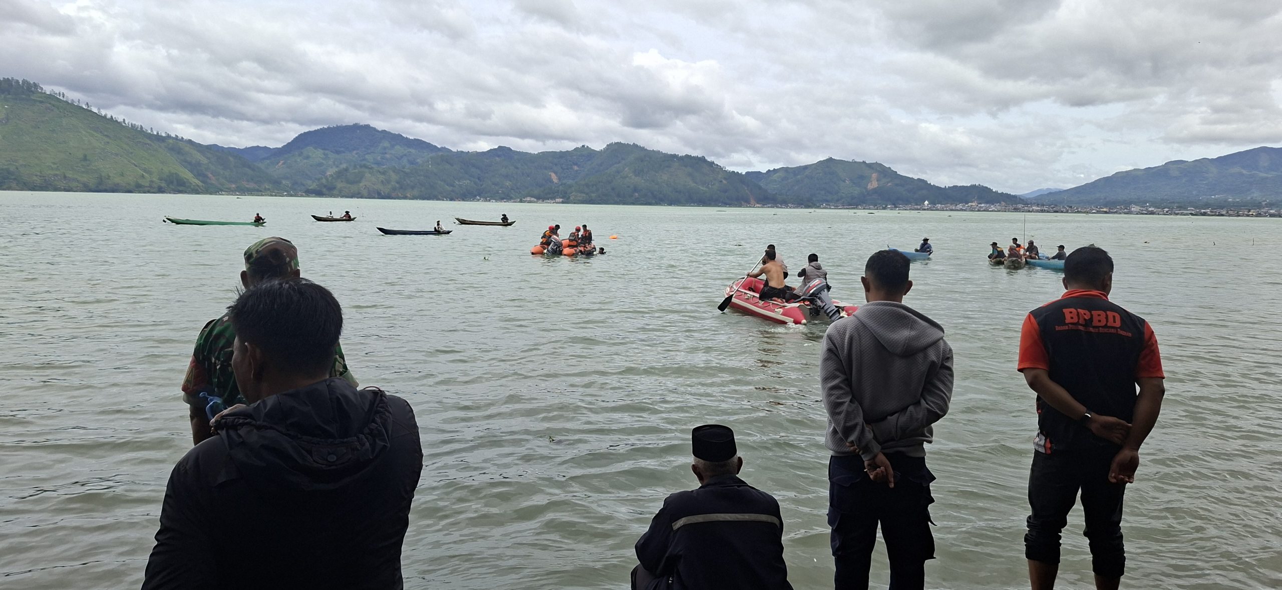Jasad Dua Korban Tenggelam Di Danau Lut Tawar Mengapung (Muncul) Dari Kedalaman 15 Sampai 20 Meter