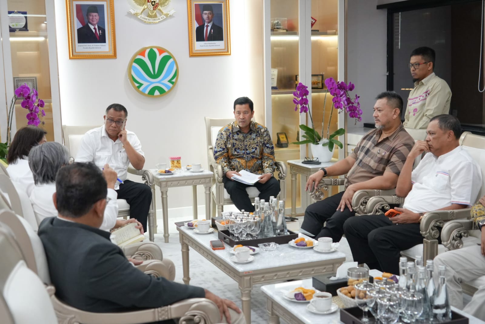 Di Jakarta Bupati Haili Yoga Berjumpa  Menteri Lingkungan Hidup Moh. Jumhur Hidayat, Bahas Pengelolaan Sampah dan TPA