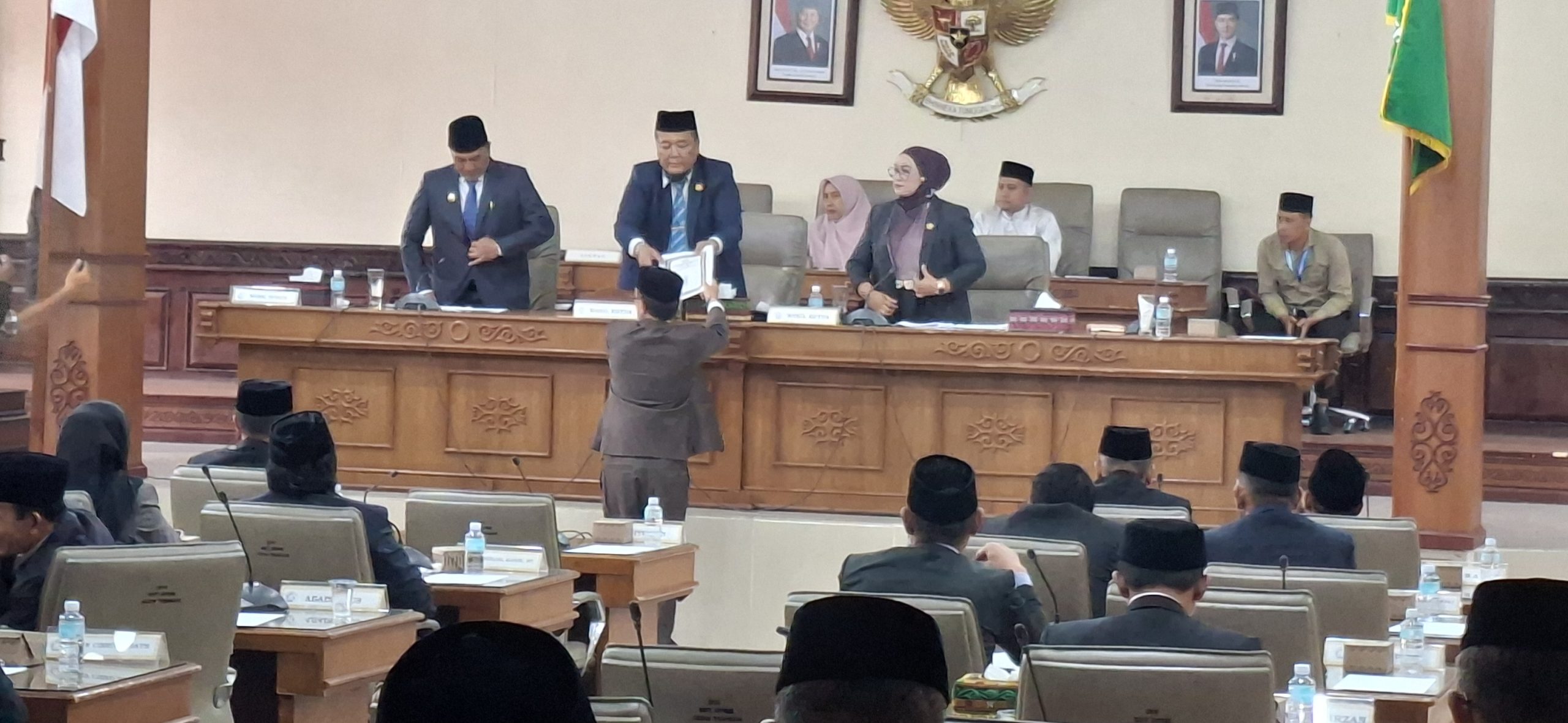 Wakil Ketua I H. Hamdan, S.H Paripurnakan Delapan Usulan Eksekutif (Prolegda) Untuk di Bahas