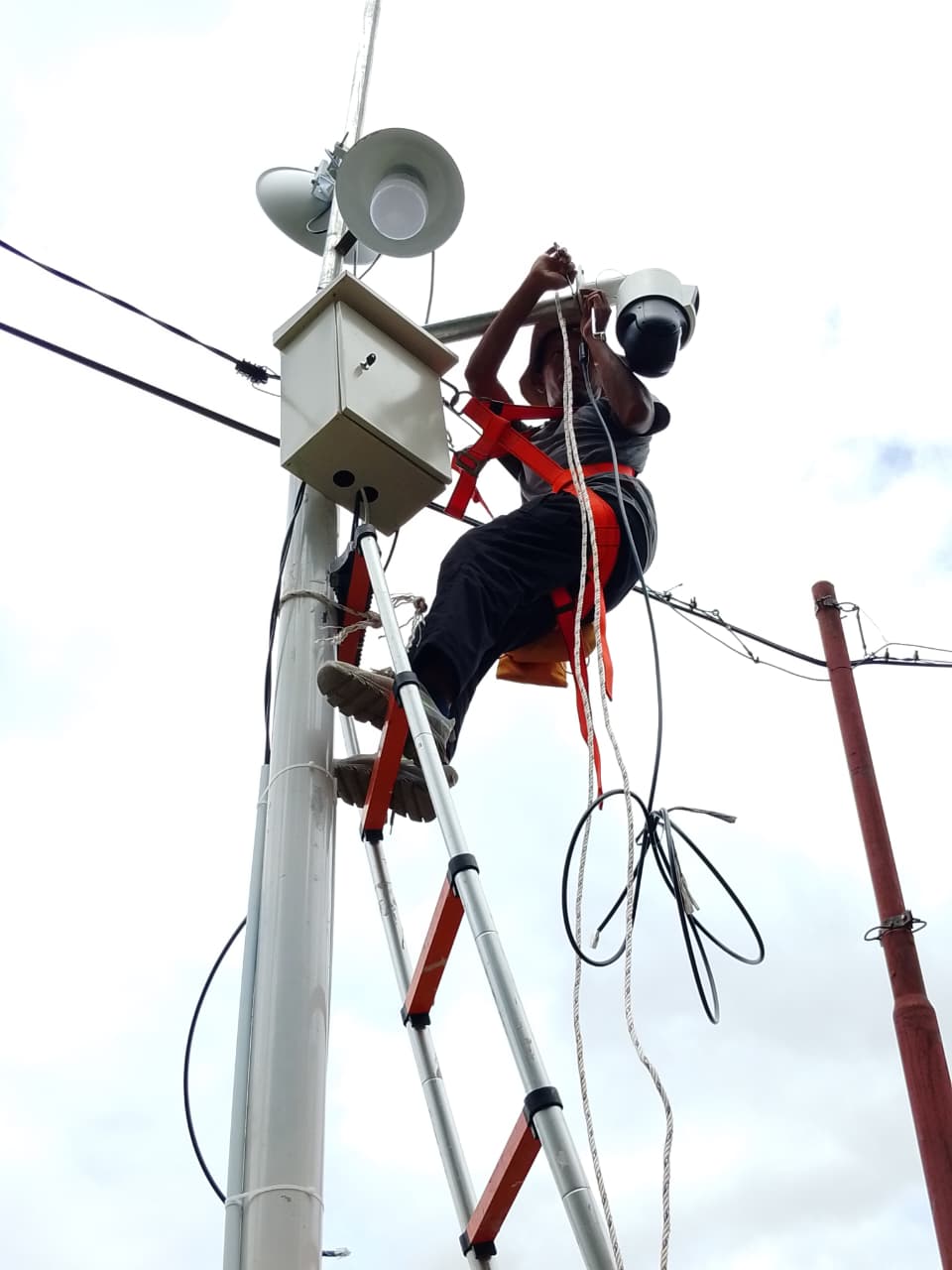 Halau Warga Bandel Membuang Sampah, Pemerintah Pasang Kamera Pengawas (CCTV)