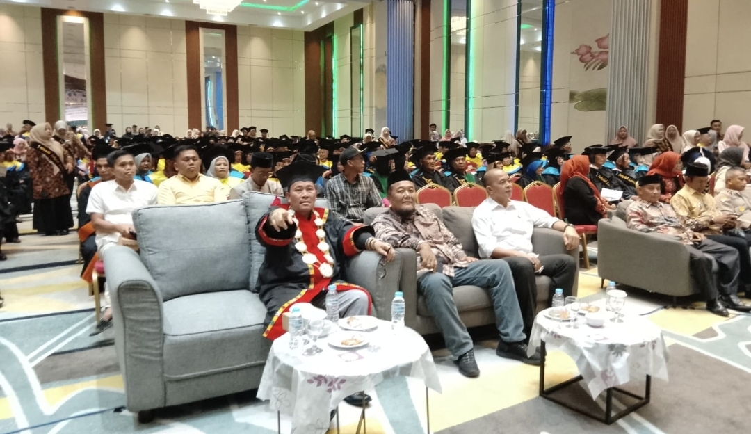 Politisi Nasdem H. Hamdan, S.H Hadiri Acara Wisudawan Lansia, “Semua Hanya Tinggal Kemauan Diri”