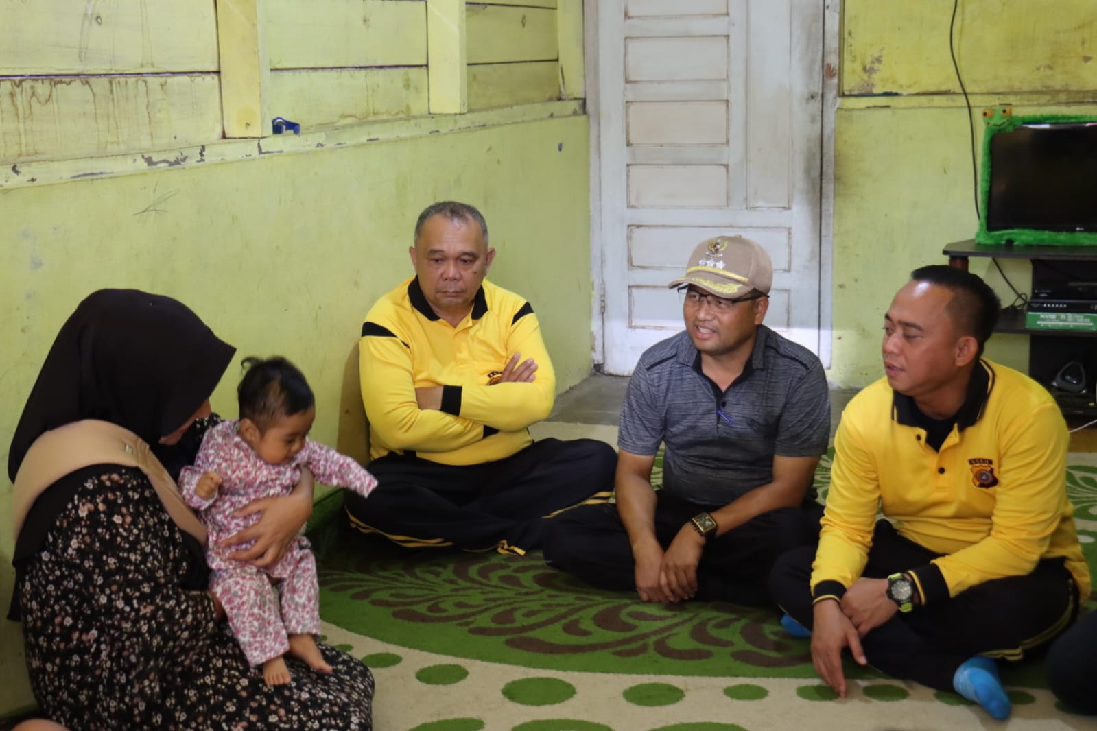 Prihatin Atas Kondisi Bayi Ranayya Dhelisa Penderita Empedu dan Hati, AKBP Muhammad Taufiq Salurkan Bantuan Sosial; Semoga Keluarga Di Kuatkan Menghadapi Cobaan ini