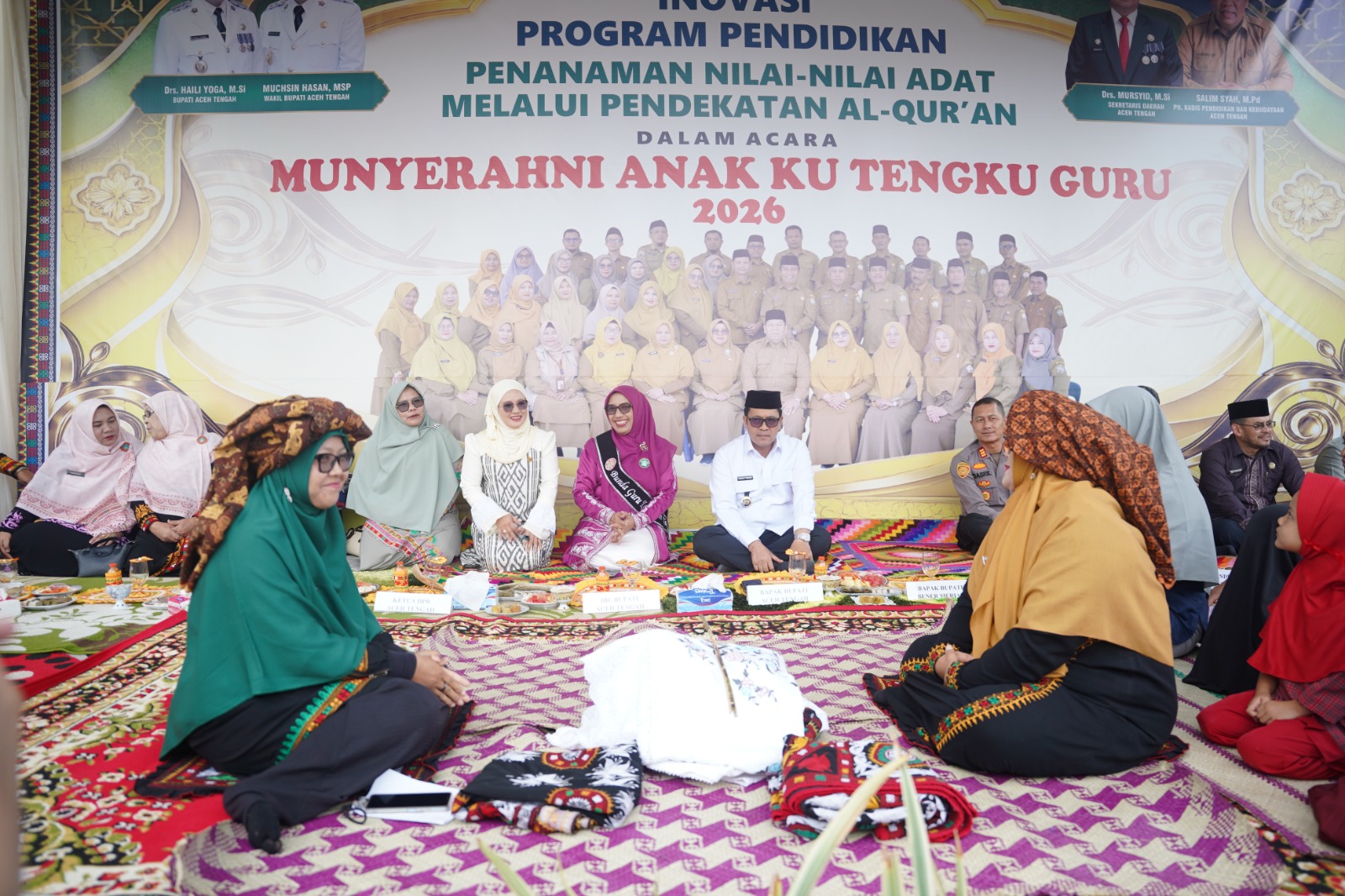 Ribuan Wali Murid Serahkan Anak Ke Pangkuan Guru, Prosesi Adat Yang Menjadi Sejarah di Gayo Disebut “Munyerahni Murid Ku Tengku Guru”