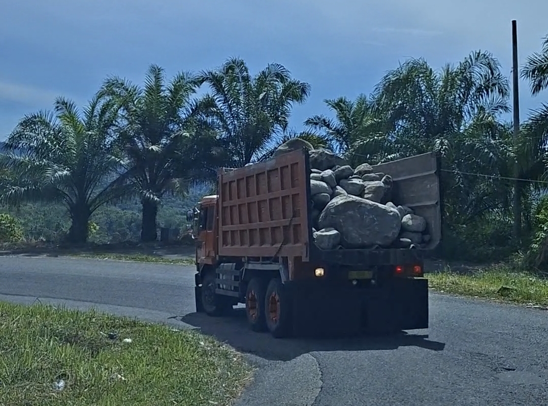 Batu Gunung Sungai Bener Meriah Diduga Digunakan Secara Ileggal Oleh Pengusaha Bireun Untuk Kepentingan Bendungan Aparat Hukum Diminta Menyelidiki