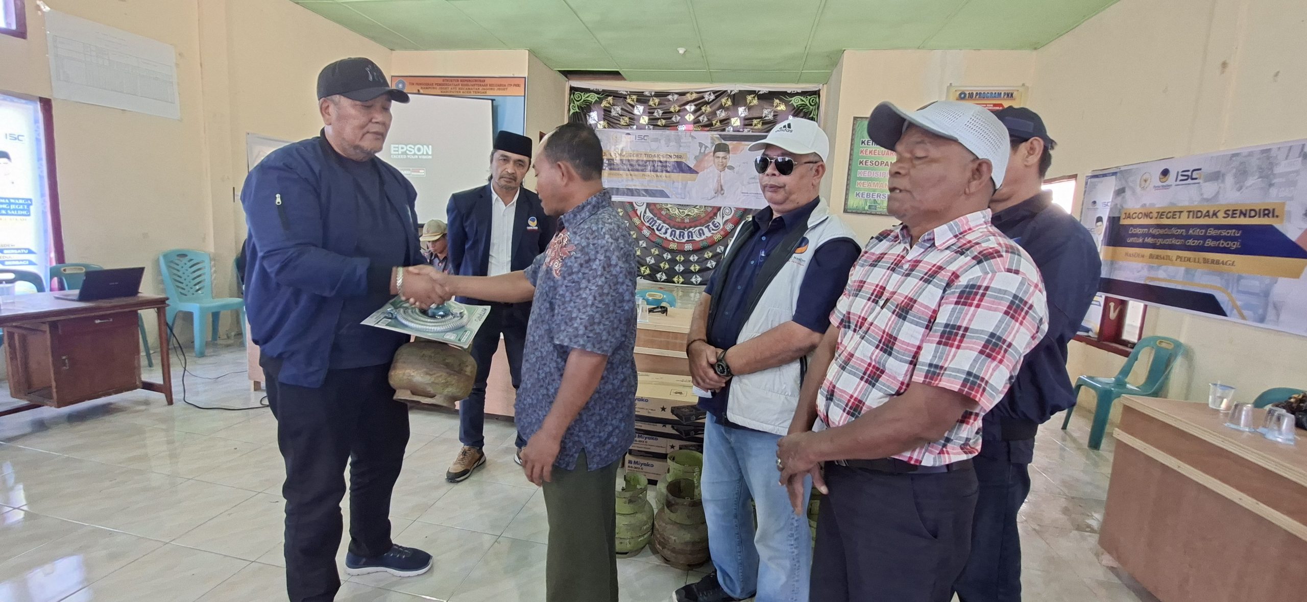Anggota DPR RI Irsan Sosiawan Bantu Korban Kebakaran Jagong Jeget Melalui Wakil Ketua I DPRK Aceh Tengah H. Hamdan, S.H