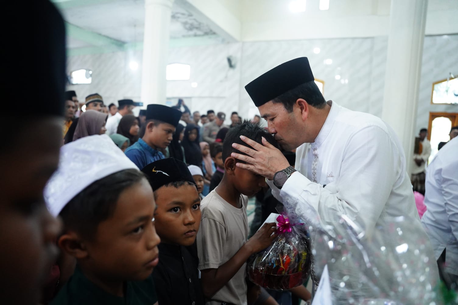 Bupati Haili Yoga Santuni 100 Anak Yatim di Kecamatan Celala