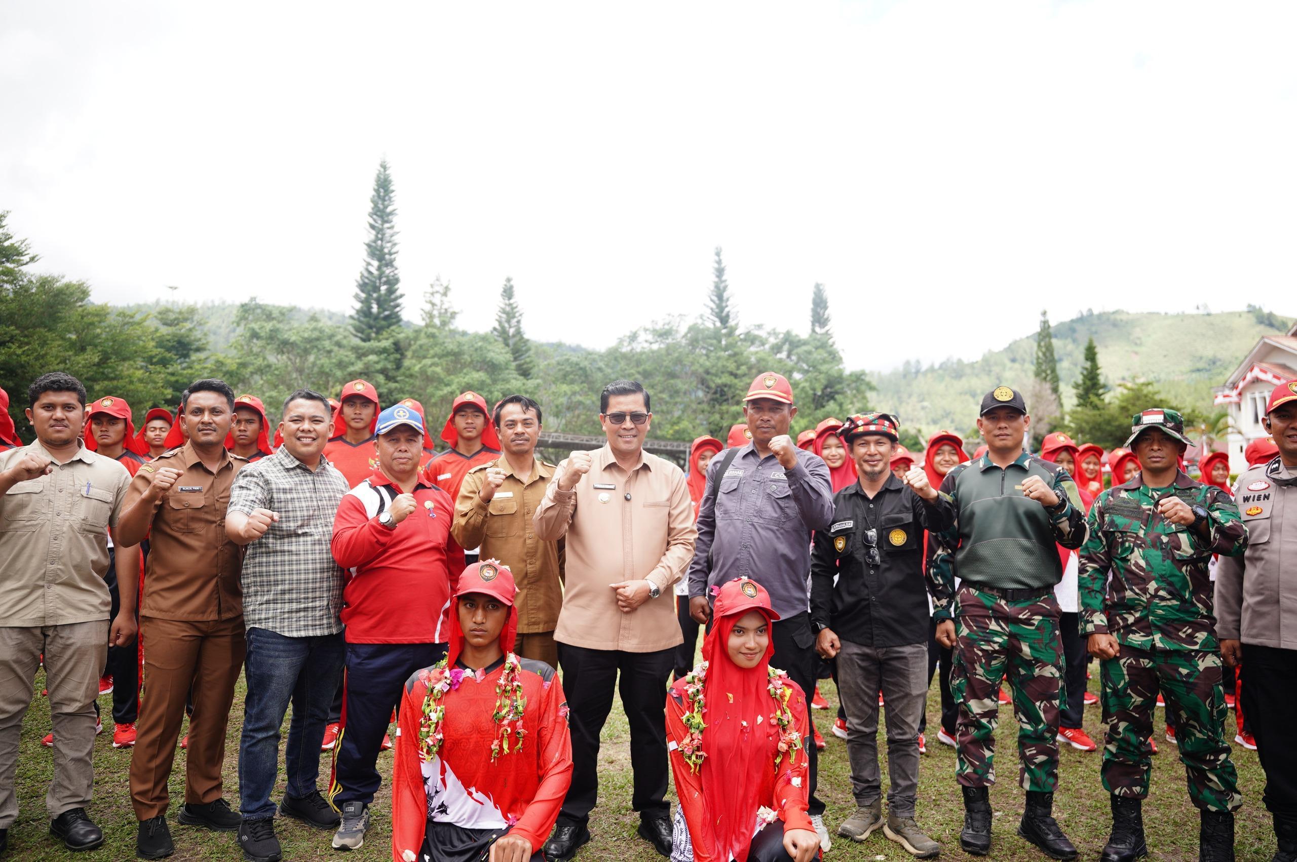 Bupati Haili Yoga Beri Arahan dan Motivasi kepada Paskibraka, Tekankan Disiplin, Integritas, dan Kebanggaan Mengibarkan Merah Putih