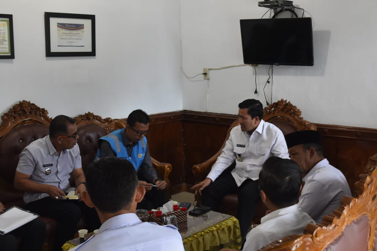Direktur Irsyad Ardhi Enggan Menjawab Wartawan Lebih Jauh Terkait Operasional PLTA Peusangan