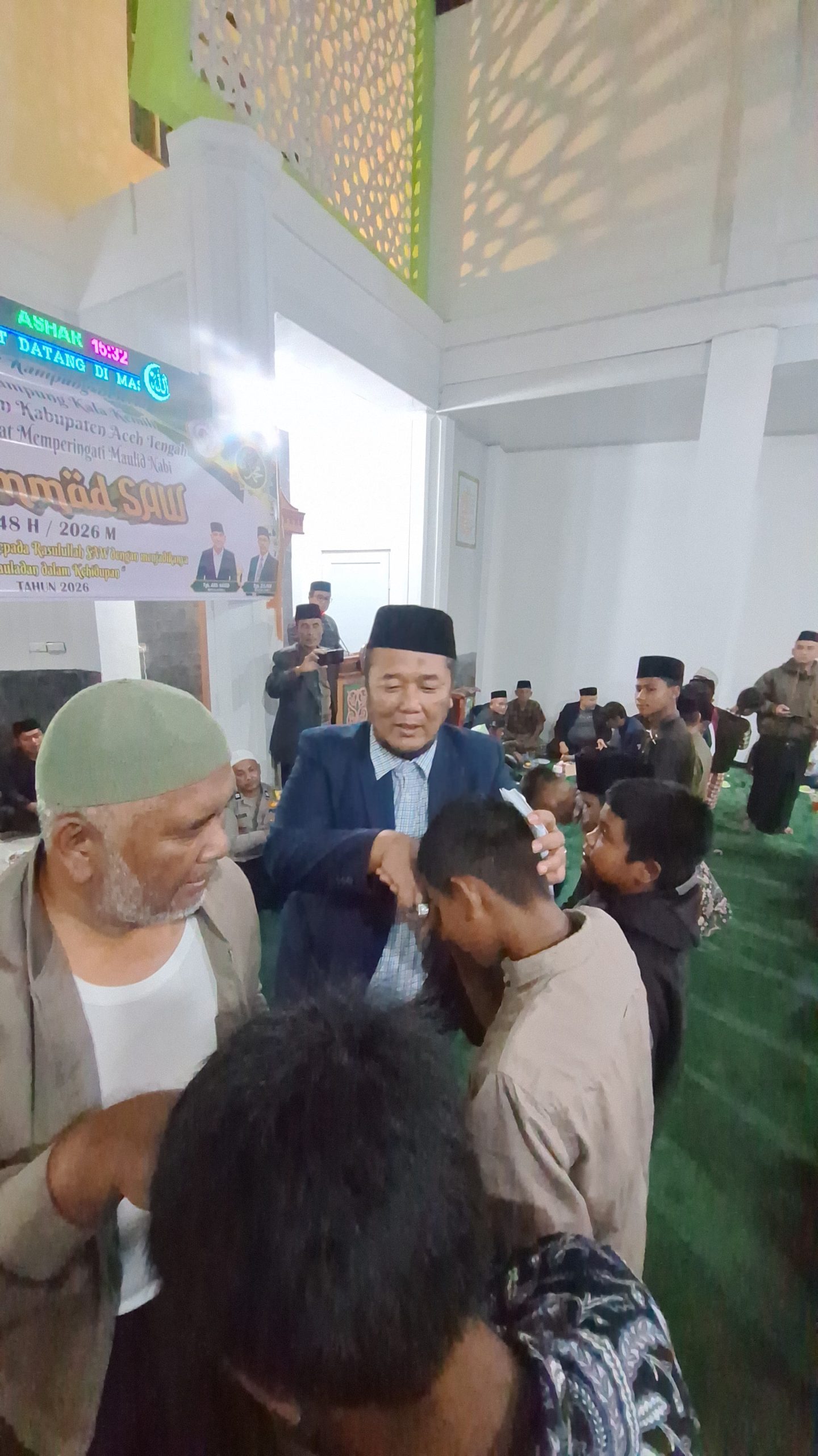 Hadiri Peringati Maulid Nabi 1448 H, Politisi Nasdem H. Hamdan, SH Santuni Puluhan Anak Yatim