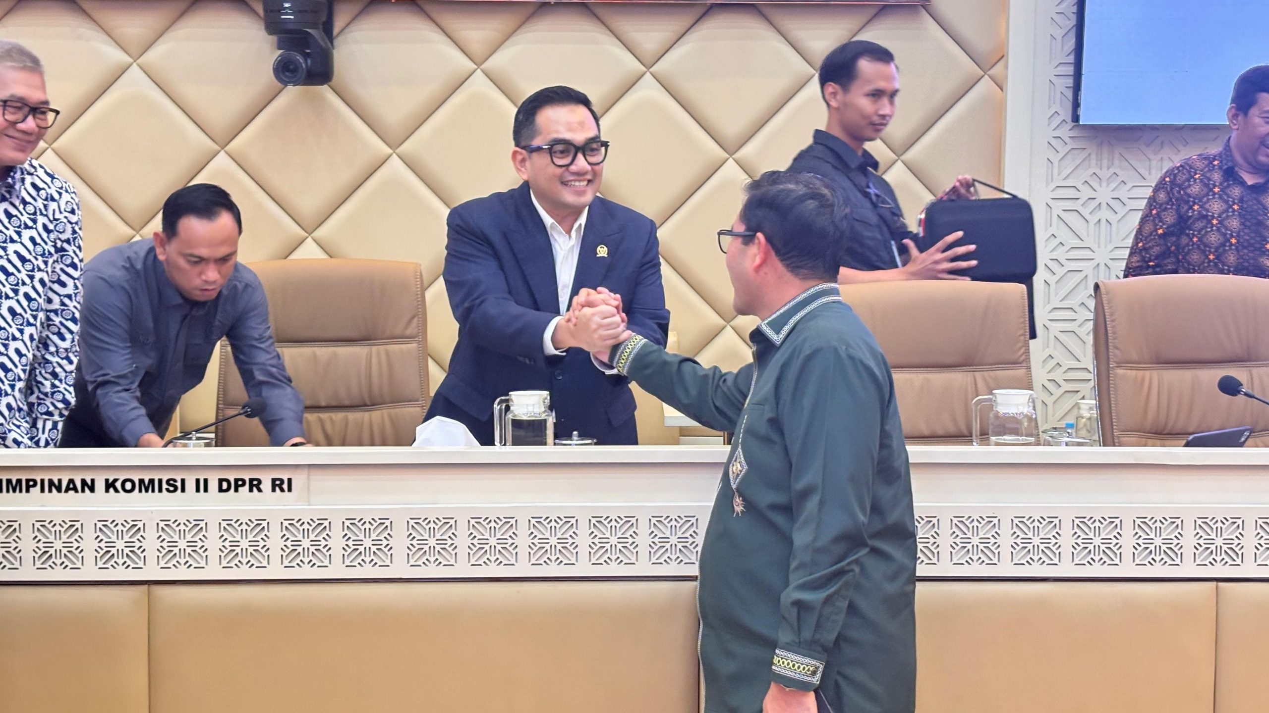 Bupati Haili Yoga Satu-satunya Bupati Hadir Langsung Raker Komisi II DPR RI, Sampaikan Kondisi Bencana Aceh Tengah